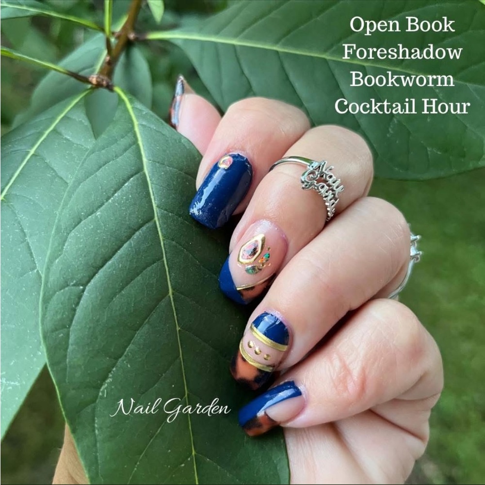 *Exclusive* Color Street: Open Book | Deep Navy Blue Split Strip Fall Winter - Picture 13 of 16